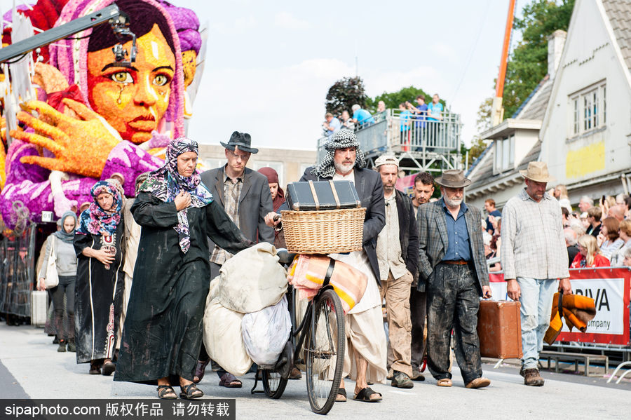 鮮花還能這樣玩 荷蘭鮮花大游行現巨型花卉“怪獸”