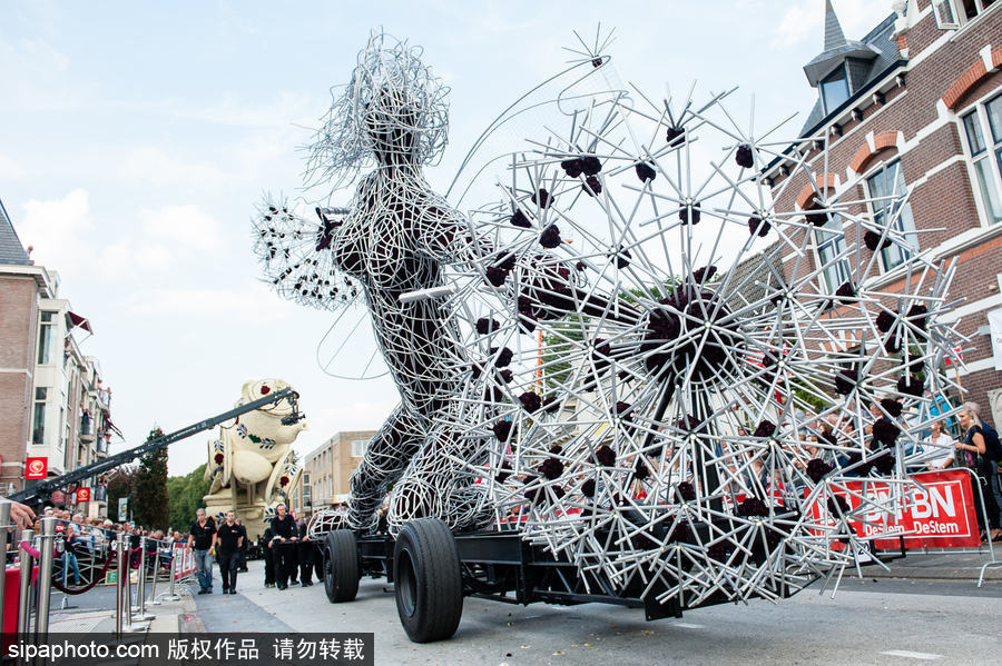鮮花還能這樣玩 荷蘭鮮花大游行現巨型花卉“怪獸”