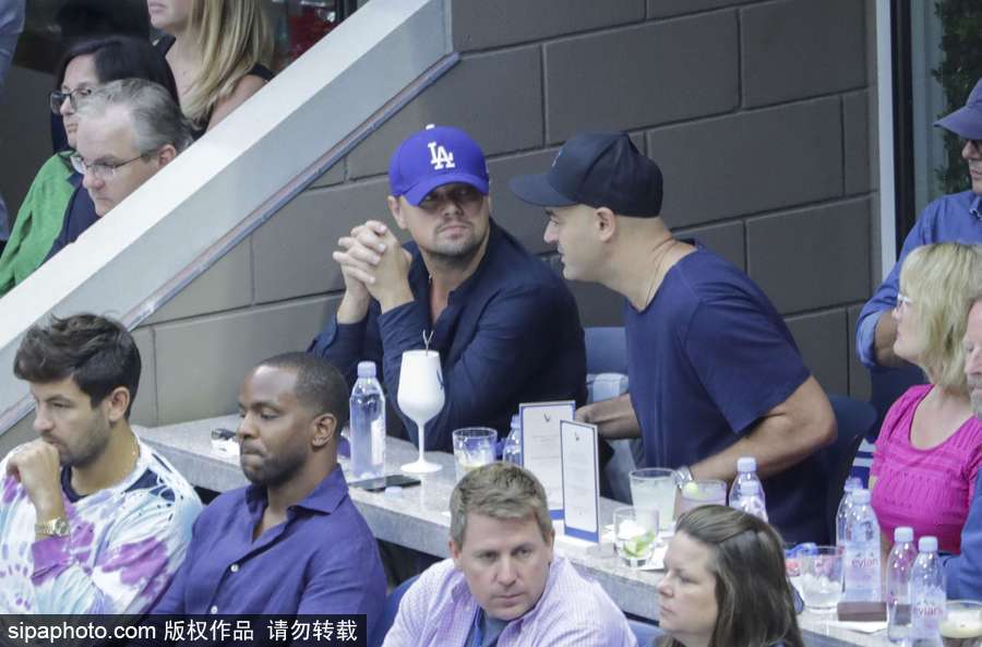 “小李子”萊昂納多現身美網賽場 坐角落與友人熱聊