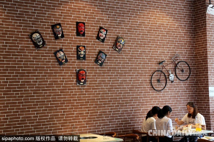 鄭州高?，F“最美”學生餐廳 音樂主題扮靚飯堂