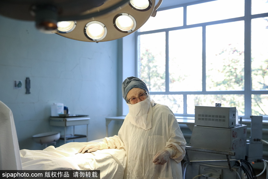 俄最年長在職外科醫生 90歲高齡仍在主刀