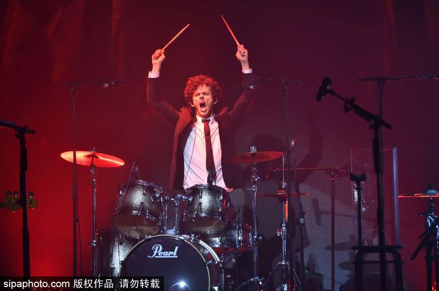 法國男星邁克爾·格利高里奧表演秀 現場人氣高漲陷入瘋狂