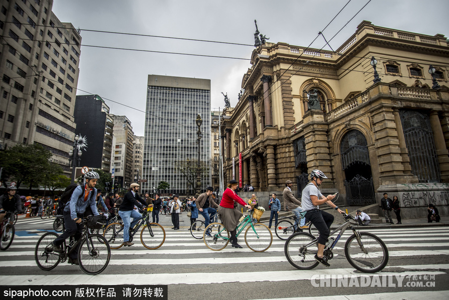 圣保羅舉行復古騎行活動 紳士淑女裝重溫經典