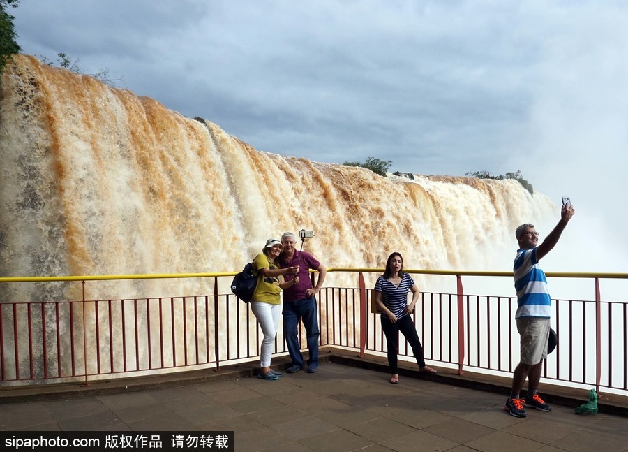 超震撼壯觀！大雨侵襲 伊瓜蘇瀑布流量達(dá)往日三倍