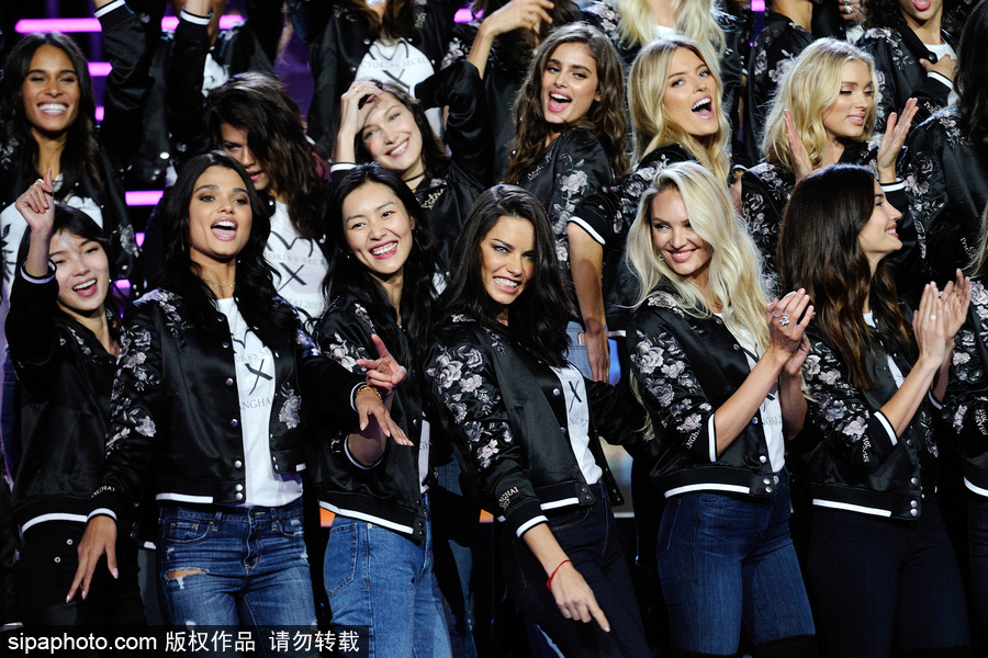 維密天使上海集結長腿霸屏 劉雯、何穗領銜中國軍團