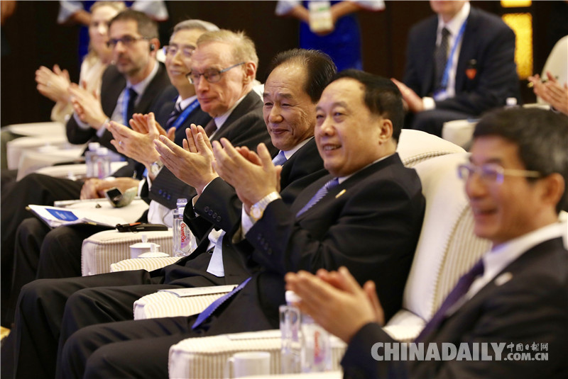 世界互聯(lián)網(wǎng)大會“網(wǎng)絡(luò)傳播與社會責(zé)任”論壇在烏鎮(zhèn)舉行