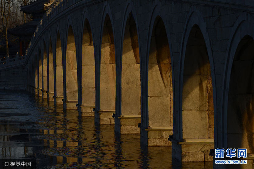 北京：近千名攝影愛好者齊聚頤和園 拍攝“金光穿孔”迷人景象