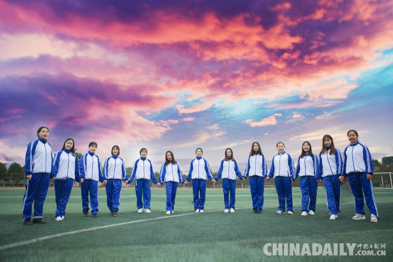 大學生航拍畢業照引發網友熱議