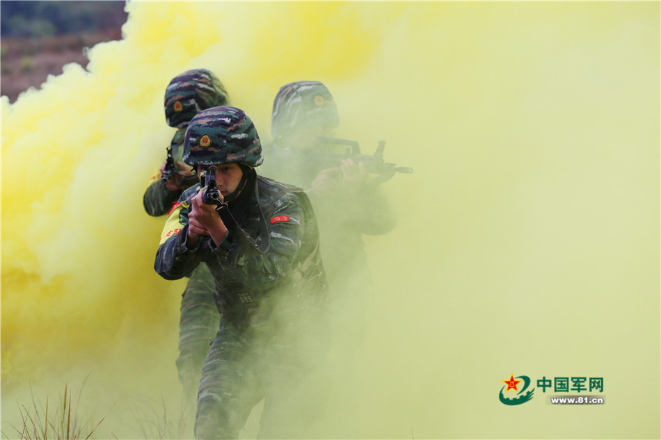 戰(zhàn)場無亞軍 武警官兵三峽腹地上演現(xiàn)實(shí)版“絕地求生”