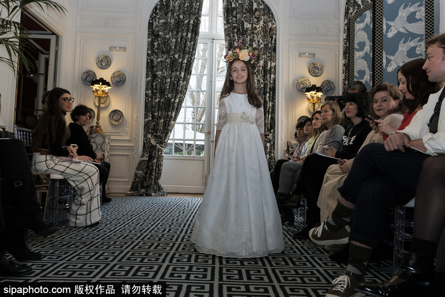 馬德里：小朋友變“超模” 走臺步有模有樣萌化人心