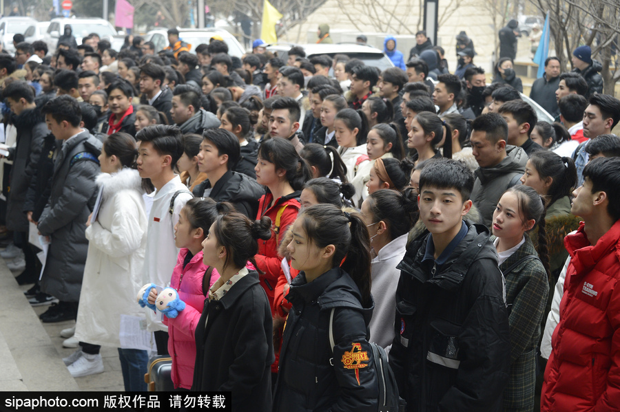 北京電影學院2018年藝考初試開考 表演學院帥哥美女云集