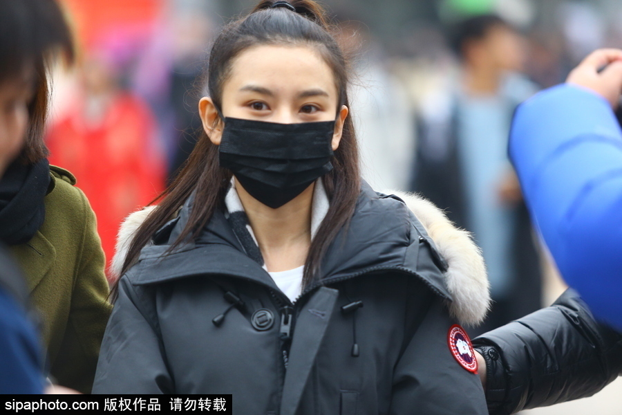 宋祖兒現身北京電影學院藝考 素顏馬尾辮清爽靚麗