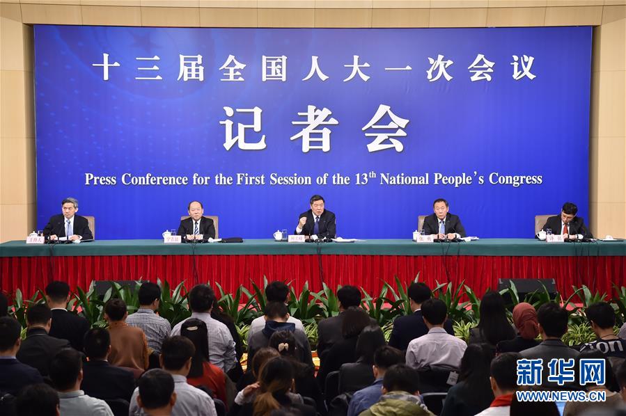 國家發(fā)改委主任何立峰等就“創(chuàng)新和完善宏觀調(diào)控，推動(dòng)高質(zhì)量發(fā)展”答記者問