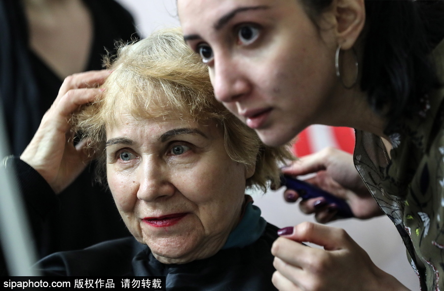 婦女節福利驚現地鐵站！ 戰斗民族車站為女性美發造型