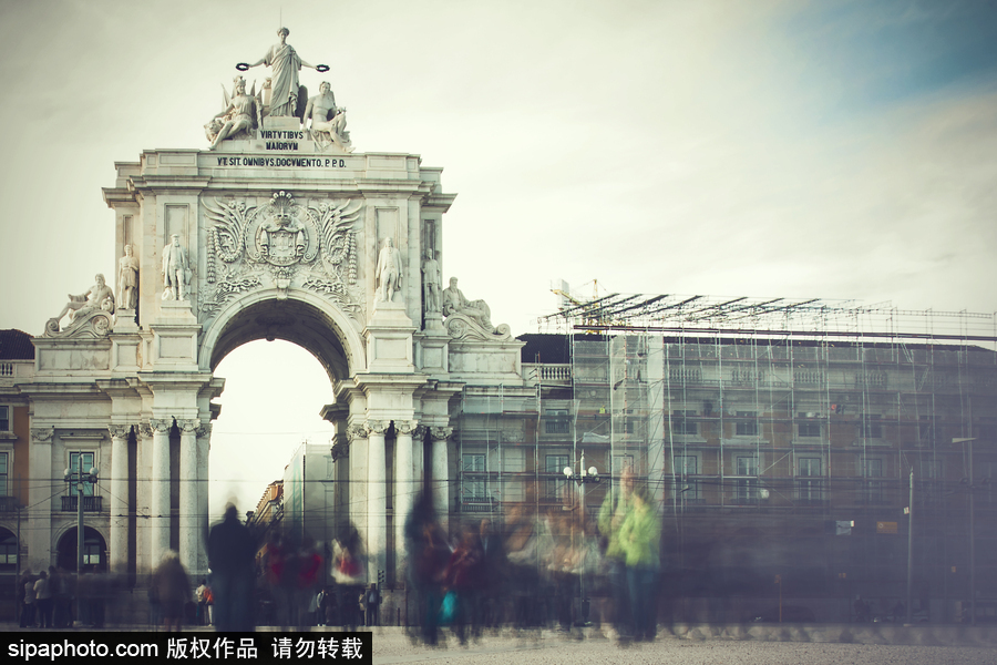 行走葡萄牙里斯本街頭 感受閑適的春日時光