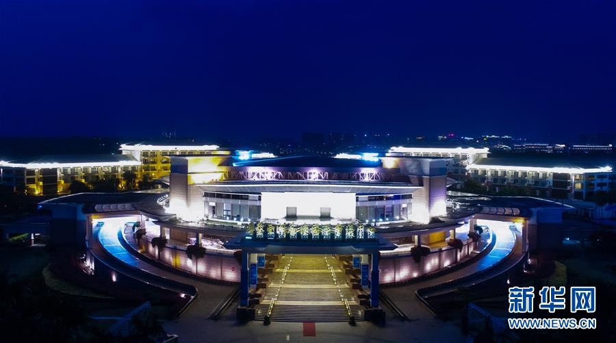 春潮拍岸千帆進——海南特區改革開放30年紀實