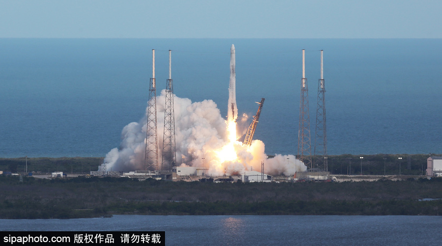 SpaceX發(fā)射“龍”飛船 為國際空間站運送補給