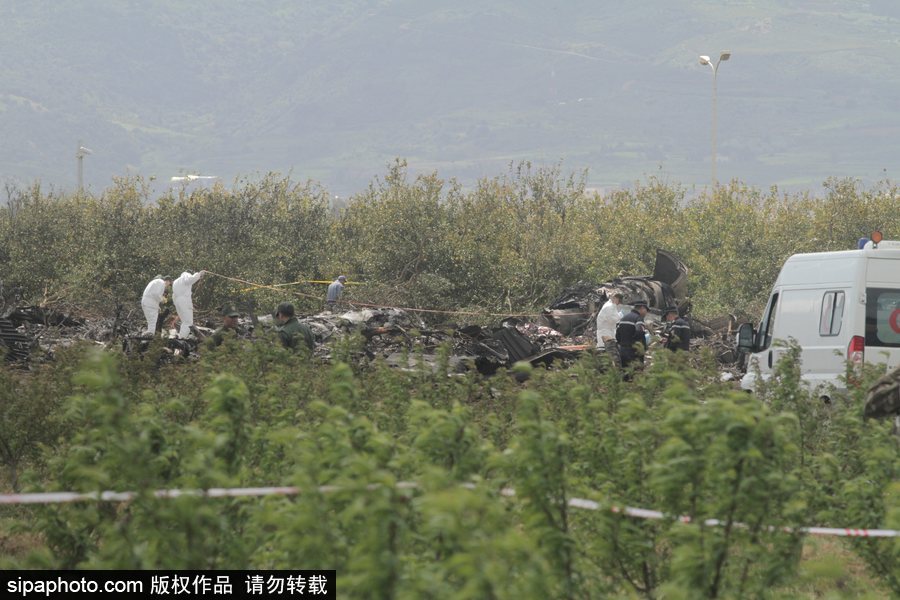 阿爾及利亞軍機(jī)墜毀257人遇難 現(xiàn)場(chǎng)畫(huà)面曝光