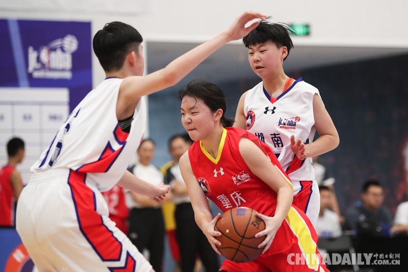 全國校園籃球冠軍賽總決賽開戰 NBA傳奇球員多米尼克·威爾金斯現場助陣