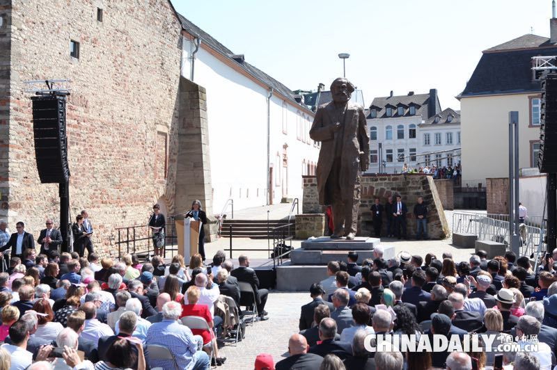 紀念馬克思誕辰200周年 中國雕塑家創作的銅像在德國特里爾揭幕