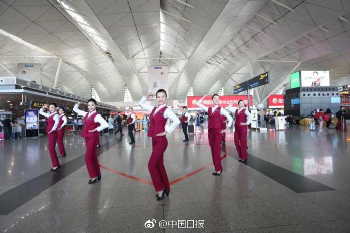 組圖：為青春點贊！空姐“快閃”致敬青年節