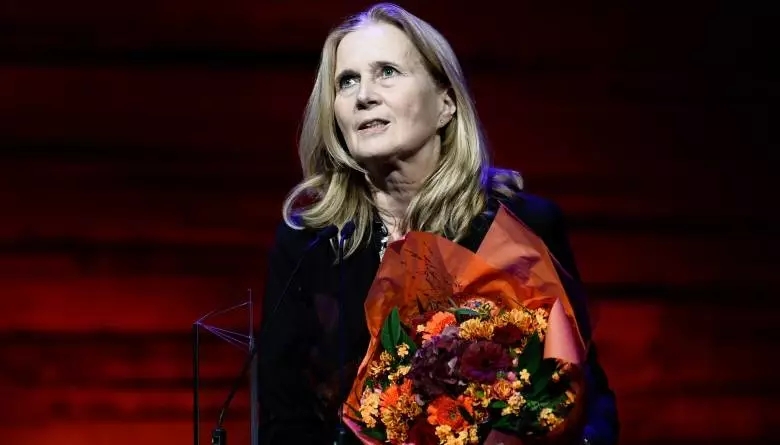 今年的諾貝爾文學獎不頒了，網友第一時間通知村上春樹……