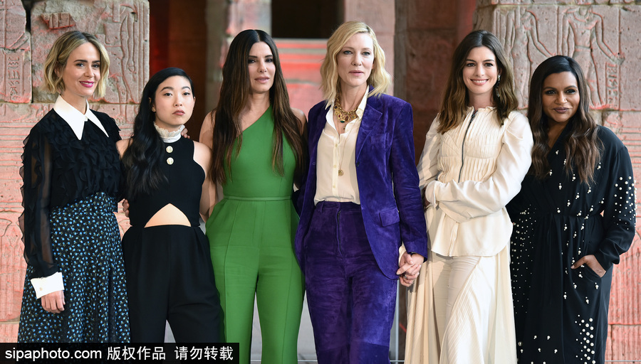 女王扎堆！布蘭切特、安妮·海瑟薇、桑德拉·布洛克現(xiàn)身新片發(fā)布會(huì)