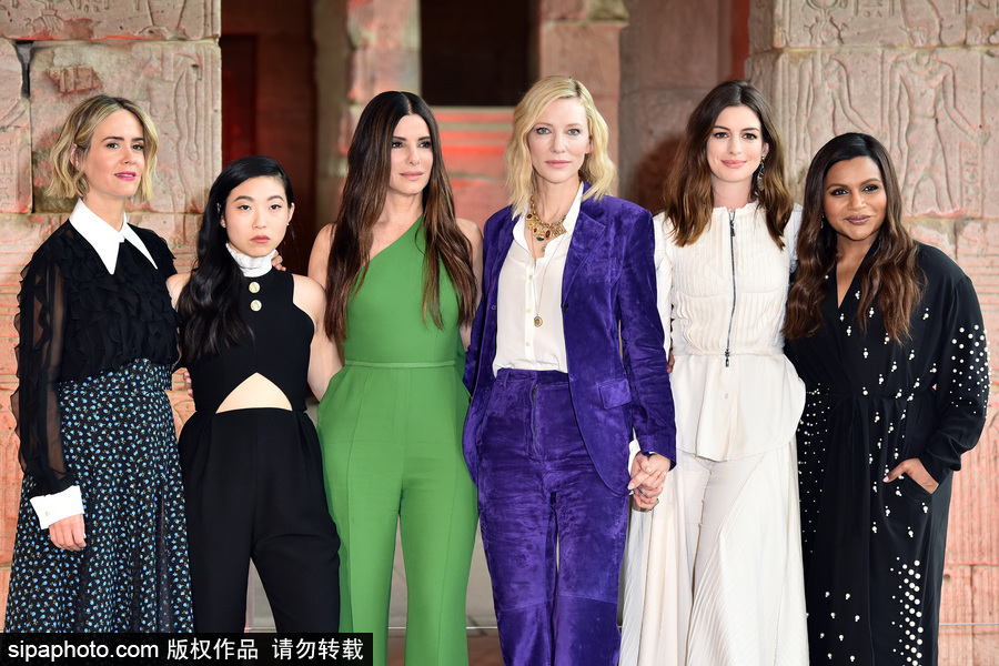 女王扎堆！布蘭切特、安妮·海瑟薇、桑德拉·布洛克現身新片發布會