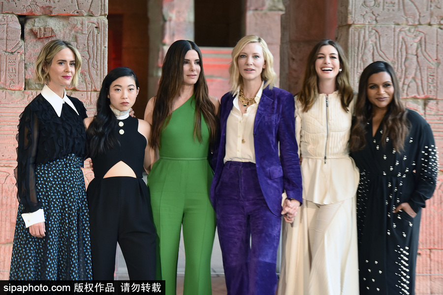 女王扎堆！布蘭切特、安妮·海瑟薇、桑德拉·布洛克現身新片發布會