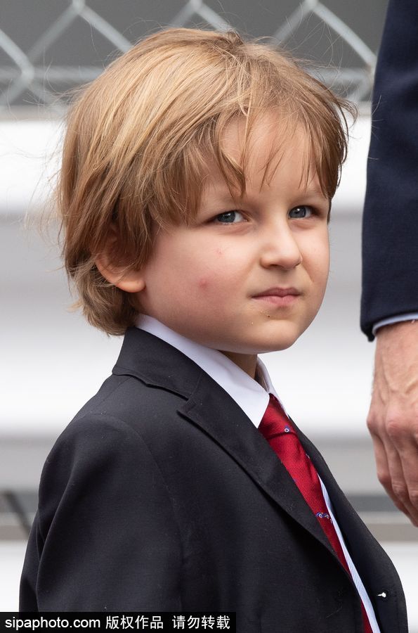 喬治小王子遇“勁敵”？摩洛哥小王子紳士英倫范亮相