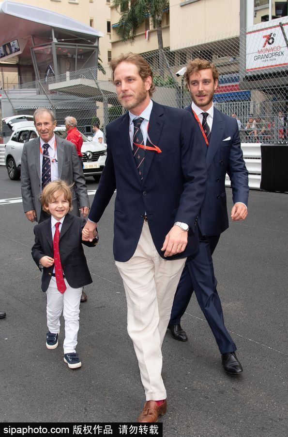 喬治小王子遇“勁敵”？摩洛哥小王子紳士英倫范亮相