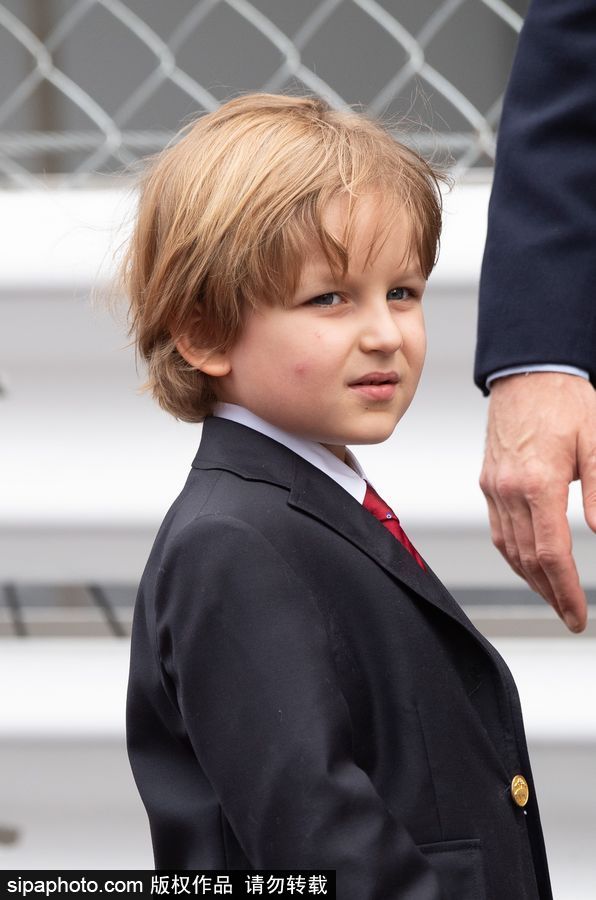 喬治小王子遇“勁敵”？摩洛哥小王子紳士英倫范亮相