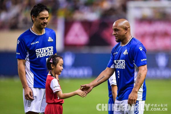 米盧掛帥、鹿晗加盟 騰訊體育超級(jí)企鵝足球名人賽上演世界杯“揭幕戰(zhàn)”