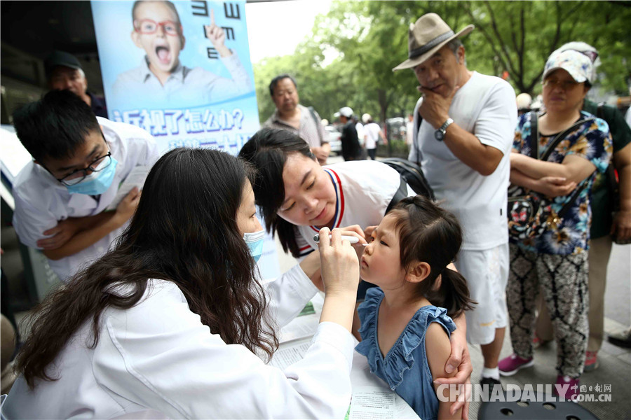 全國(guó)愛眼日 北京安貞醫(yī)院舉辦義診咨詢