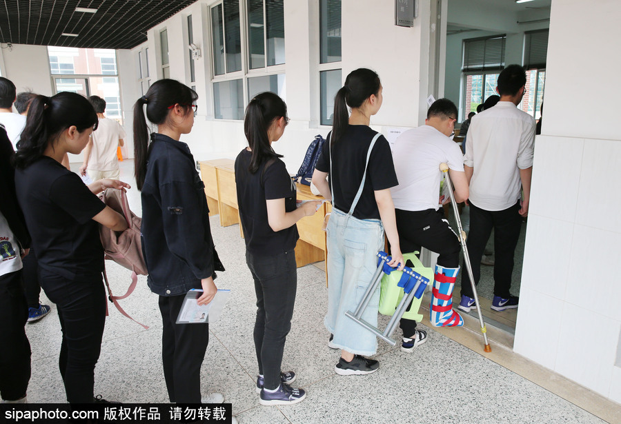 江蘇省高考首次啟用身份認(rèn)證終端 考生“刷臉 ”進(jìn)考場