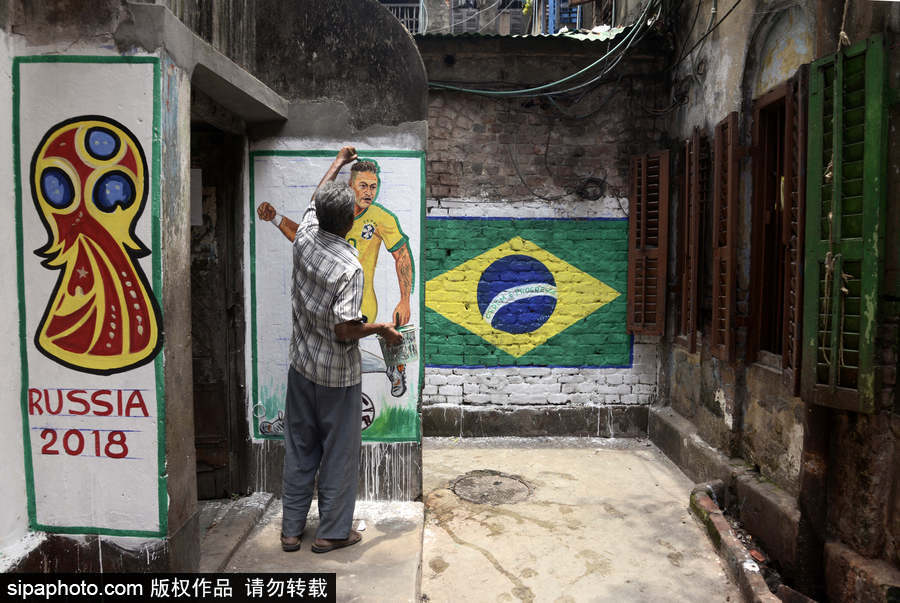 印度藝術家創作涂鴉迎接2018世界杯到來