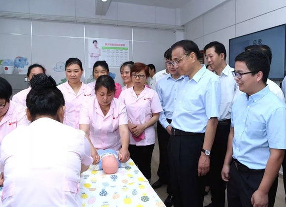 李克強在湖南考察時強調(diào) 加快新舊動能轉(zhuǎn)換 增強發(fā)展內(nèi)生動力