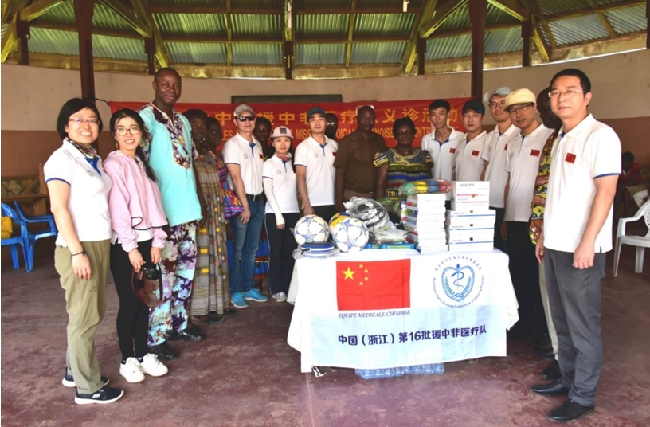 第16批中國援中非醫療隊走進中非SOS兒童村
