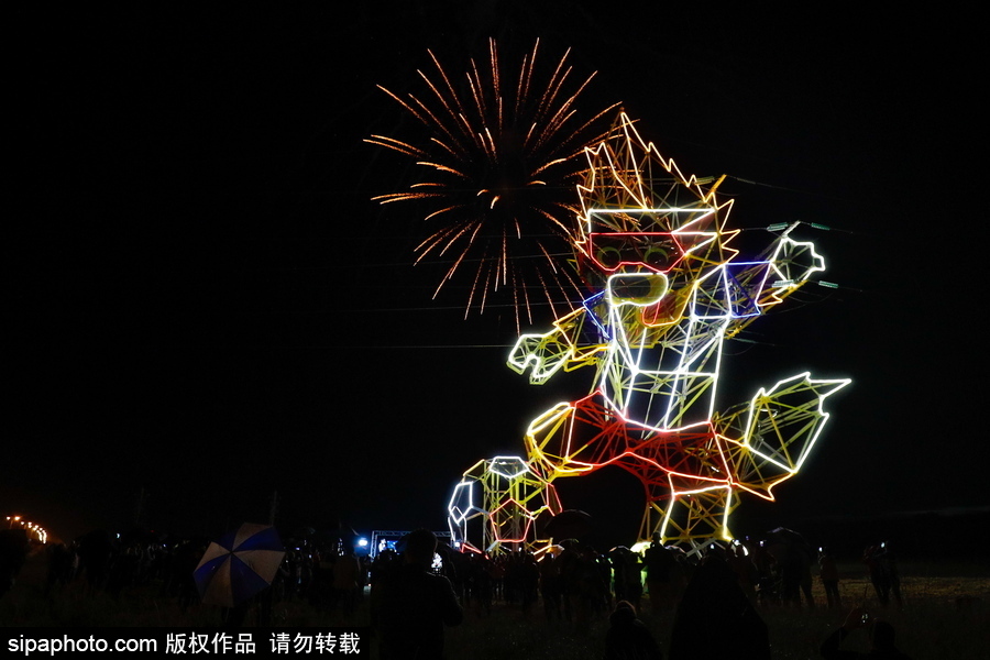 要不要這么萌！俄羅斯路邊一電力塔變身世界杯吉祥物