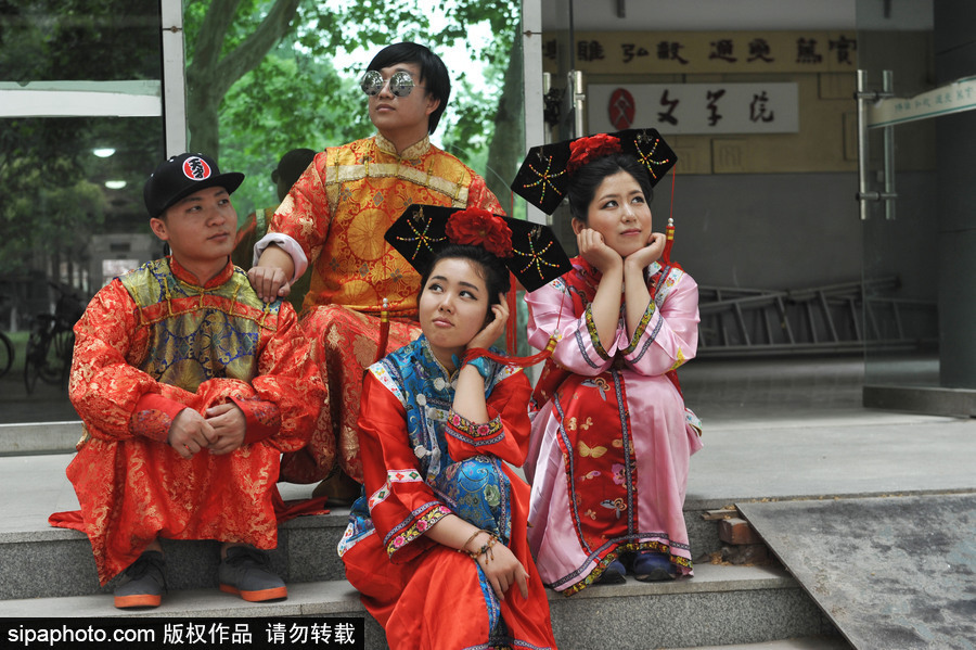 青春不過幾次畢業照 盤點畢業季“大型cos現場”