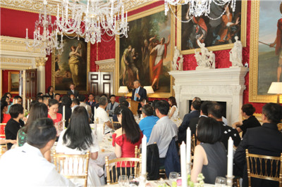 劉曉明大使在上海高級(jí)金融學(xué)院訪英晚宴上的主旨演講:《抓住黃金機(jī)遇,引領(lǐng)中英合作》