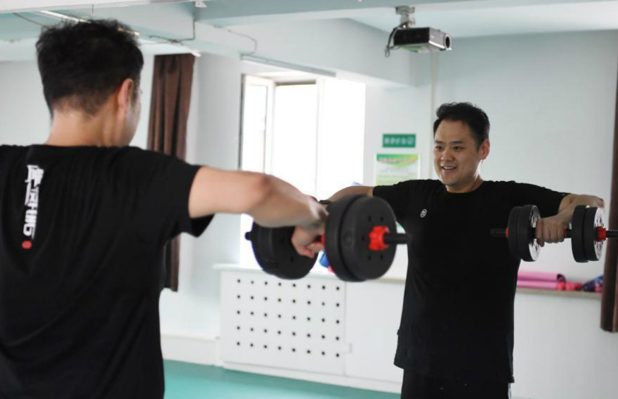 山西胖小伙為父狂減肥，11個月暴瘦173斤！