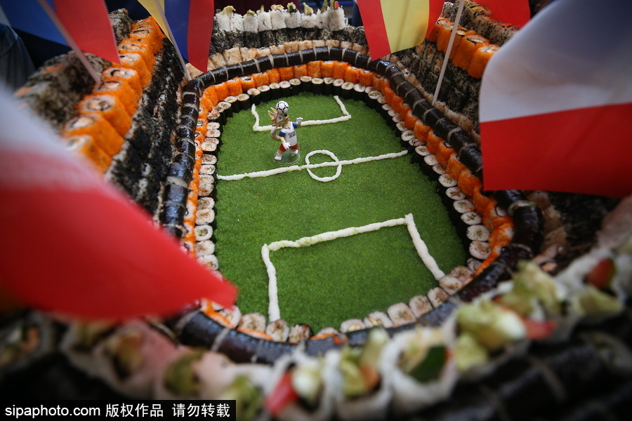 俄羅斯一餐廳推出“吃貨”球場 6000個壽司打造助陣戰斗民族