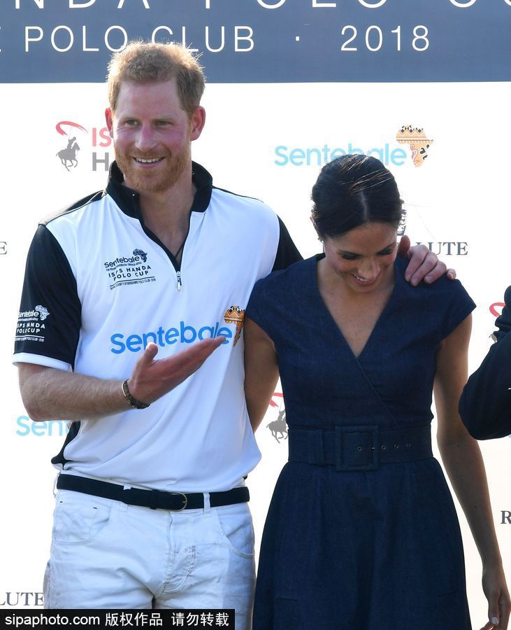 英國哈里王子攜梅根王妃出席活動 親密無間大秀恩愛