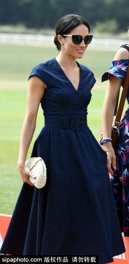 英國哈里王子攜梅根王妃出席活動 親密無間大秀恩愛