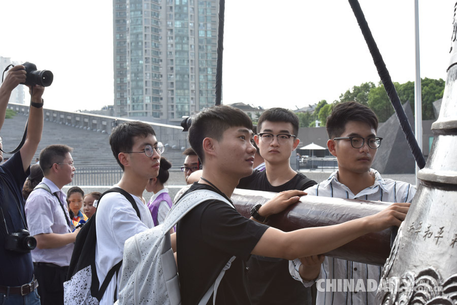 日本投降紀念日 南京舉辦“升國旗、撞響和平大鐘”活動