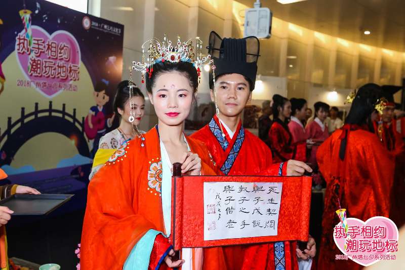 廣州地標“小蠻腰”“七夕”見證浪漫