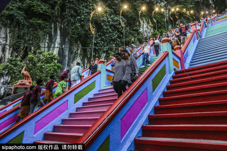 又一“網紅”拍照打卡處！馬來西亞吉隆坡彩虹樓梯成地標性景點