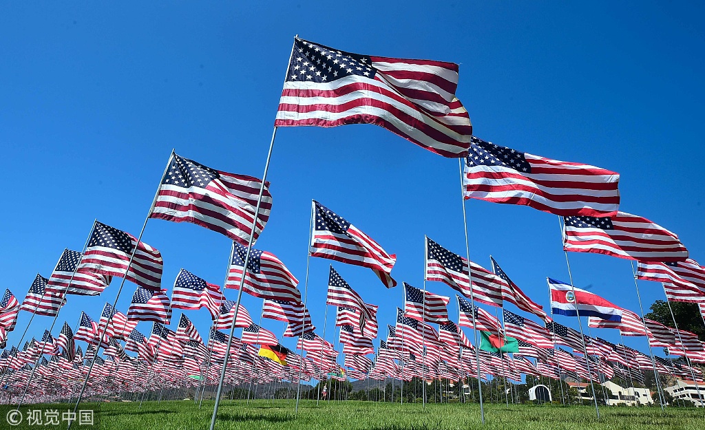 美國大學樹起2997面國旗 悼念“9·11”恐怖襲擊遇難者