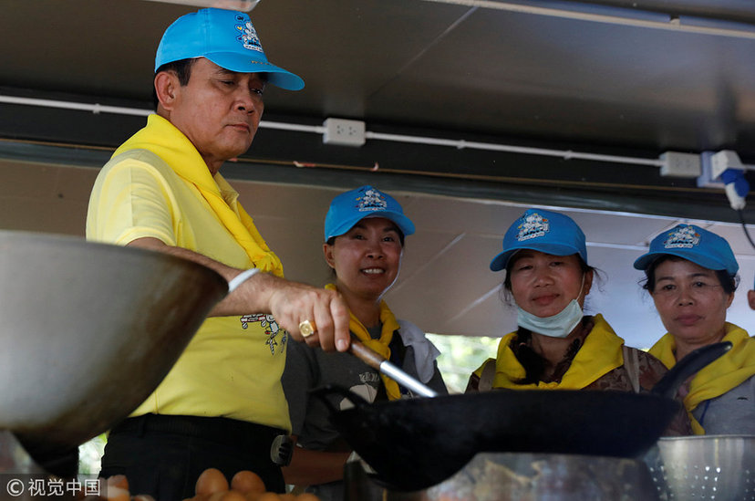 普京化身大廚做煎餅！這些大佬上得廳堂下得廚